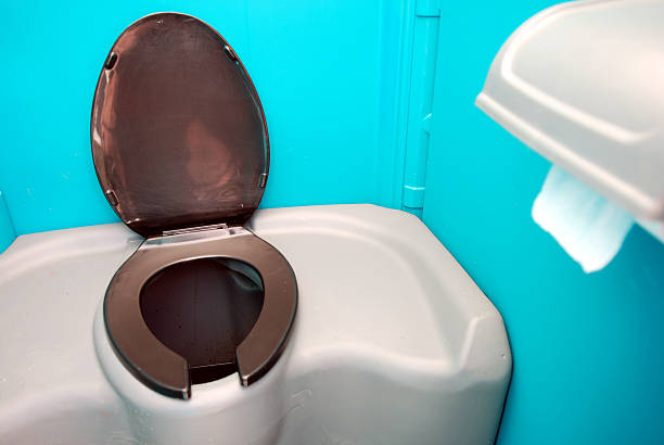 Porta potty delivery and setup in Prestbury, IL